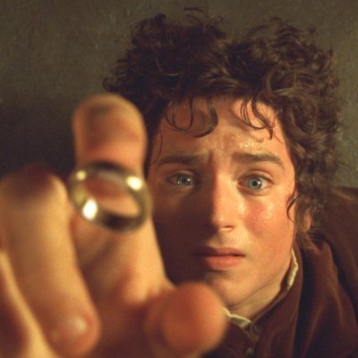 Contenido sobre El Señor de los Anillos, Tolkien y 
@lotronprime
 .