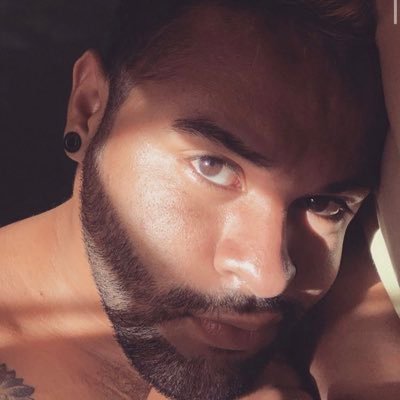 Esquivr22's profile picture.  I'm better than that
I'm living my life so I go to heaven and never come back But look where I'm at
I'm living the life that I said I wouldn't, I wanna go back