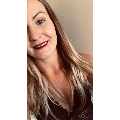 Esssie13's profile picture. 🇬🇧~🇸🇰 │ F1 and Ice hockey fan | travel ✈️ | 🌱