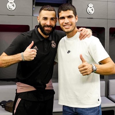 Haciendo la calle... // Jugador // Madridista, deportista, cristiano y nazareno. // De vez en cuando gambleo y una vez casi me dejan ganar un bote...