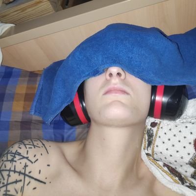 polyam ☆  queer 🦊 nonbinary ☆ bedridden 23,75/24 ☆ ☆ 🌈 he/they 🐛 MECFS ☆ 1 Gesunder hat 1000 Wünsche, 1 Kranker nur Einen