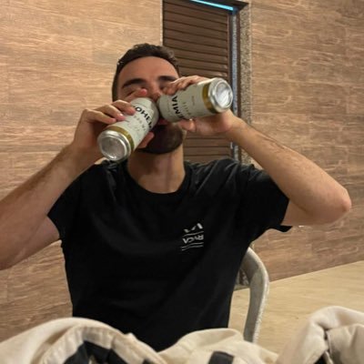 perdi a outra conta e criei essa só p fazer meu papel de fifi. / @Corinthians @ManUtd @Broncos / apaixonado pelo @AmericaRJ e cofundador da Americachaça