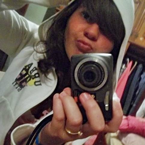 A tarefa mais difícil é aprender a esquecer a quem aprendemos a amar.
meu orkut ai;
http://t.co/zS1Rir91my