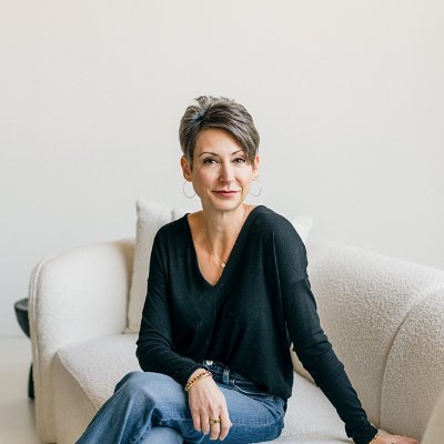 Sassy, short-haired entrepreneur who loves kicking marketing booty, being a mom, and supporting awesome business owners via @webmarketing_rx.