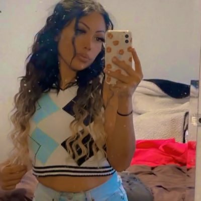 Nic_aeee's profile picture. ✨