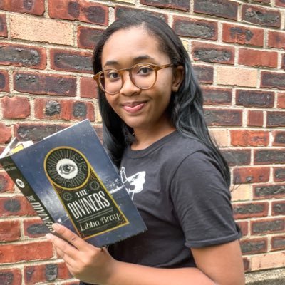 azaallbooked's profile picture. ♡ 19yo bookish content creator ♡ aspiring children's librarian ♡ creative writing major ♡ fan of kissing books ♡ swiftie ♡ illustrator ♡ writer