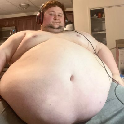 Hi guys! 27. 600lbs. He/Him. Gainer. Gamer. DerrickBear from Grommr. https://t.co/0wuLxKTxnb. Custom Video Content available via DM