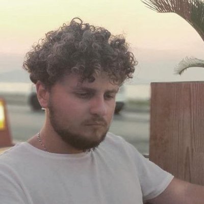 tahagnr0's profile picture. UX/UI Designer