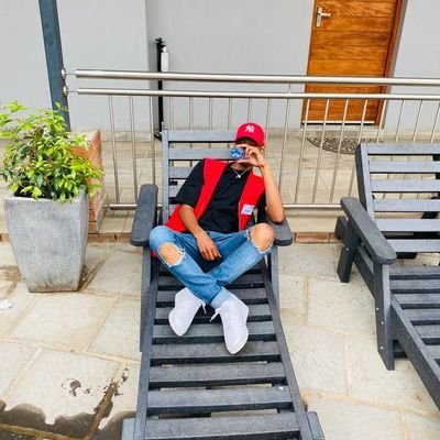 Pontsho51031945's profile picture. @ufsuv 👨‍🎓Qualified Journalist.