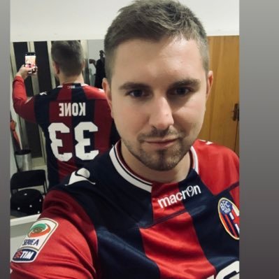 Italy 🇮🇹 based football shirts collector from Poland 🇵🇱. Bologna and Milan Supporter.