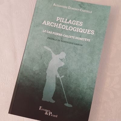 Docteur en archéologie de l'université d'Aix-Marseille (2021), spécialiste du pillage du patrimoine archéologique et du trafic de biens archéologiques français