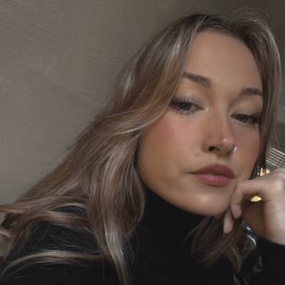 mylilcave's profile picture. 26 artist/therapist