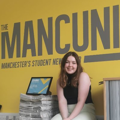 Queer migration researcher @ UoM | Former Editor-in-Chief of the 'Best Student Publication' in the UK 2022 @themancunion | 🐝🌈 (she/her)