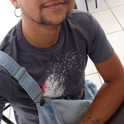 Entre e sinta-se a vontade pra tirar a roupa.
🔞Proibido para menores de 18🔞