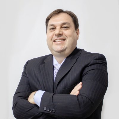 Leandro T. Zortéa, Especialista em Investimento Imobiliário Inteligente, corretor de imóveis de médio e alto padrão. Entre em contato 62 98519-8935