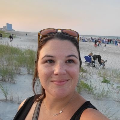 Hard workin', music-groovin, noggin-user, PUNisher, veg foodie, over-analyzer, reader, beach bum, SCUBA diver, mom of 2. Opinions are mine mine mine.