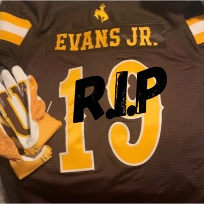 3⭐️ at Lancaster High School c/o 2021 6’2 WR/S #19 and T&F 🏈Committed to WYO University 🤎💛