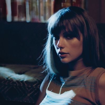 blank_space1989's profile picture. Love 💜