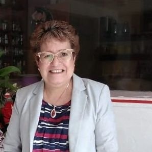 Nominada por ONU-OMS dentro del grupo de los líderes del mundo que promueven el Envejecimiento Activo.
Defensora de las Personas Mayores PDH.