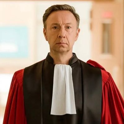 Proc à la télé et maintenant sur Twitter. Que du faux avec du vrai dedans. Un peu d’autodérision dans cette sphère d’autopromotion.