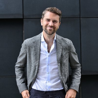 Investerer ressurser i proptech, eiendomsutleie, utbytteaksjer, indeksfond og SaaS-salg
Målet er uavhengighet gjennom ydmyk optimisme, tålmod og vennlighet