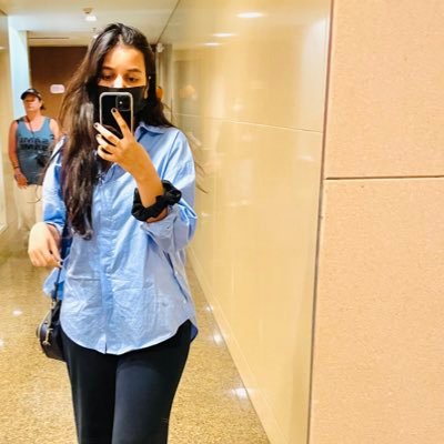 sharmashefalii's profile picture. In an extreme need of a Deluminator!