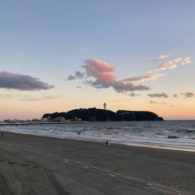 kuragemar's profile picture. ただのオヤGです。湘南を走ったり、歩いたり、たまに自転車も乗ります、大洋時代からのベイスターズファンです！音楽のライブを良く見に行きます。好きなシンガーは大西ユカリ、バンドは水母ボーダーズ、フェリスボーイズ、ズクナシ！落語は古今亭文菊師匠推し！料理も食べることも大好き、ア症により断酒継続中、ィヨロシクちゃん#MZDAO