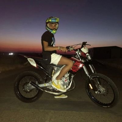 beniirobless_14's profile picture. 