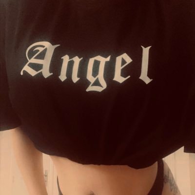 Angel with a twist! Love books, chocolate and shoes. Over 25’s only. I don’t dm… xx. Kinda #SNSFW Backup… @angel_cariad_