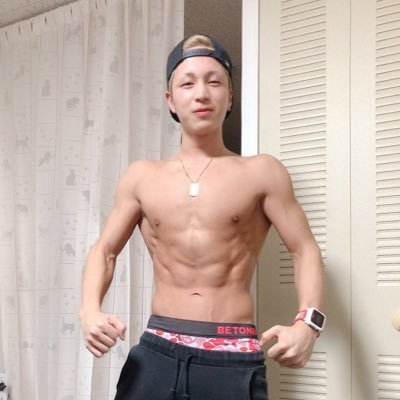 パーソナルトレーナーです💪🏾NABBAプロ選手目指してます💪🏾DJ勉強中です。DJになって人をぶち上げたい🎧配信頑張ります🙇♂️ #ミクチャ