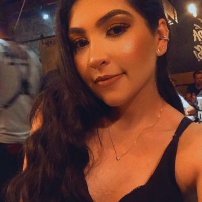 juliaaane_'s profile picture. Que falte tudo, menos Deus!