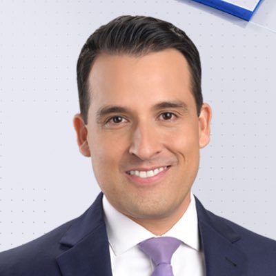 Presentador de noticias.           Telemundo 48 El Paso.                 Honrado de informar a mi comunidad Lunes a Viernes 5:00pm y 10pm