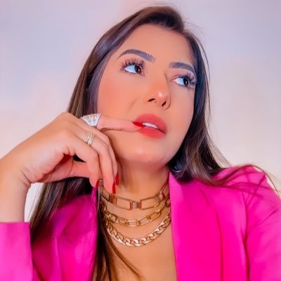 Fisioterapeuta intensivista. Especialista em paciente crítico, ventilação mecânica, terapia intensiva e doenças neuromusculares. Professora 🍎