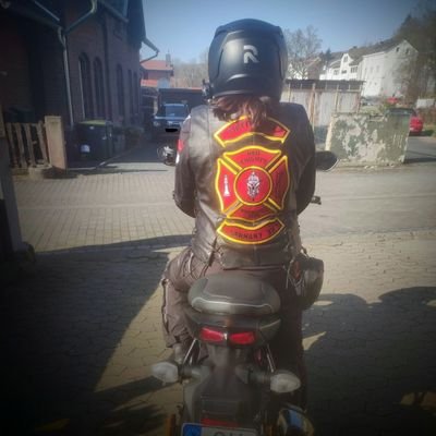 Dem täglichen Wahnsinn mit Unsinn entgegen wirken. 🚒 Retten, löschen, bergen, schützen 🚑 und Motorrad fahren 🏍️