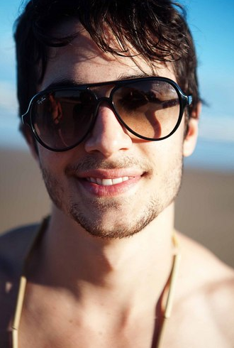 Ator, cantor e  modelo. Perfil Oficial