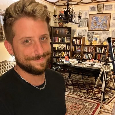 DavideSeidita90's profile picture. Autore della saga di Dave Street Director and Founder ⚜️ @prioratodinemesi⚜️ Collaboro con @il_barnabo  Parlo di Libri e di temi attuali 📚