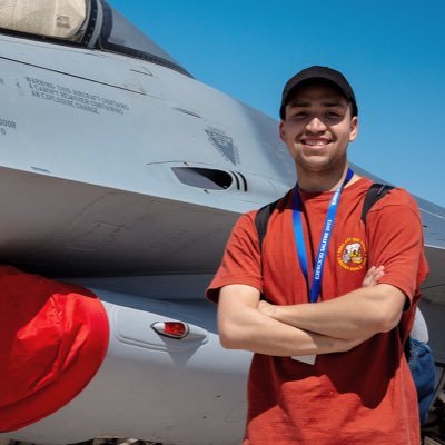 Apasionado por los aviones, el automovilismo y los viajes. Me gusta compartir información sobre visitas de aviones a SCL. Mega fan del F-16.