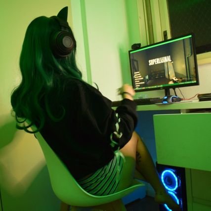 HellenaStoned's profile picture. 19 // Fuck what my ex said. You won't find anyone like me... 🍀 hairy, slutty, needy and ready