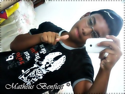 Não ligo que me olhem da cabeça aos pés..porque nunca farão minha cabeça e nunca chegarão aos meus pés.