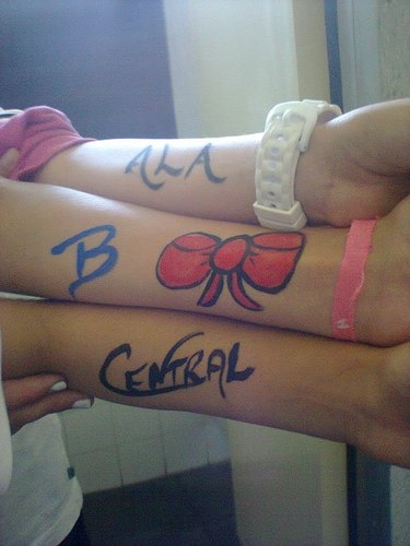 um grupo muito reunido dança muito bem  muito fã de @rebelde_oficial e nois amamos o @justinbieber ate o ultimo segundo das nossas vidas!!