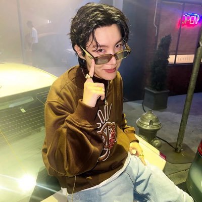 zhhu1230's profile picture. 20↑