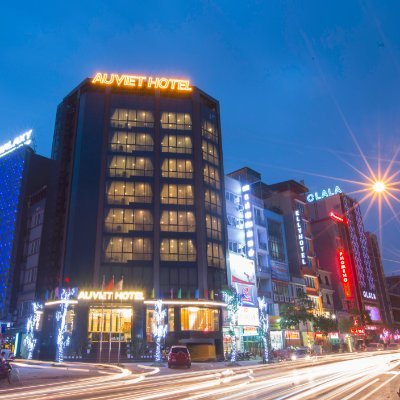 Au Viet Hotel nằm ở thành phố Hà Nội, cách sân vận động Mỹ Đình 1,6 km. Với sảnh khách chung, khách sạn 3 sao này có các phòng gắn điều hòa với Wi-Fi miễn phí