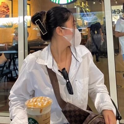 chrstnpnda's profile picture. 21 • I don't chase, I replace