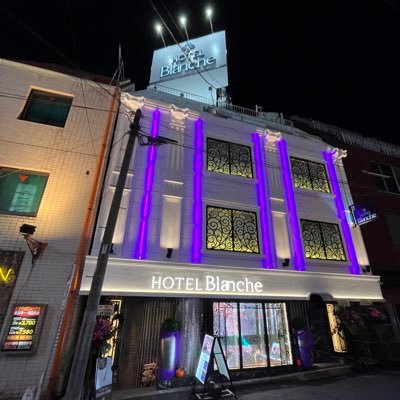 渋谷ハチ公口から徒歩10分の場所にある『Hotel Blanche』です🏩スタイリッシュでエレガントさをイメージ🐩🤍2022年10月リニューアルオープン！ お得な情報等を更新していきます*･°