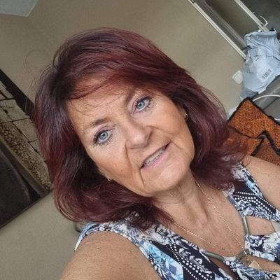 Prettig gestoord, uitgaan, bios lekker eten en uit eten, lezen, dansen, magnetiseren reiki en hou van gezelligheid!
