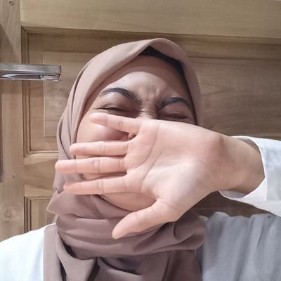 Yoviapr's profile picture. Hidup gak akan berubah kalau lo cuman ngawang.
📊 Jual tracker body and money, klik link