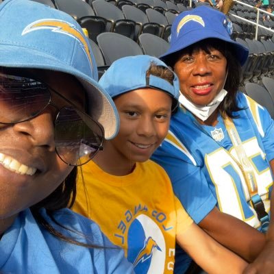 Chargers boltfan ⚡️⚡️Lakers, Dodgers! 🏈 🏀🥎🏐⚽️ Auntie! Down to earth Cali girl🏖!!