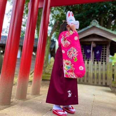オリジナルの型を使って張子の狐面を制作、販売しております!アニメや漫画が大大大好き。フォローしていただけると大変喜びます┏○ 【オンラインショップ】 こちらのリンクです。↓追加は不定期です(* ᴗ ᴗ)⁾⁾