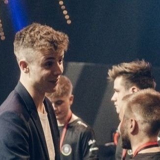 logai12's profile picture. 