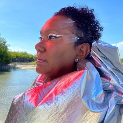 Twitter Oficial. Cantautora, investigadora y productora. Mi nueva producción #EntreLunayBabia